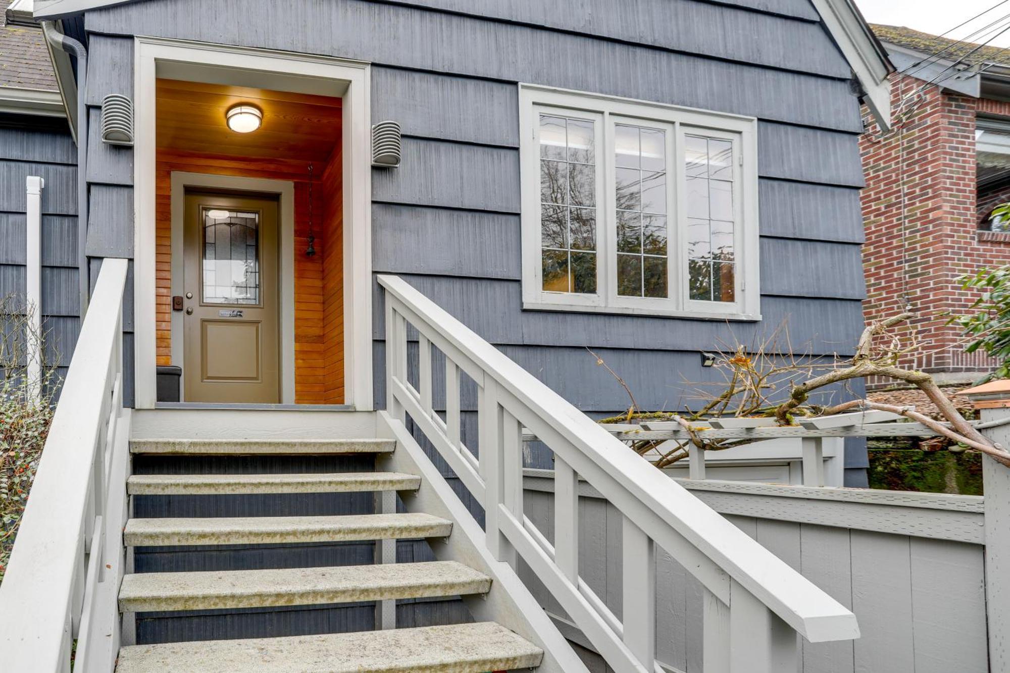 Charming Tudor-style Near Lake! * Seattle