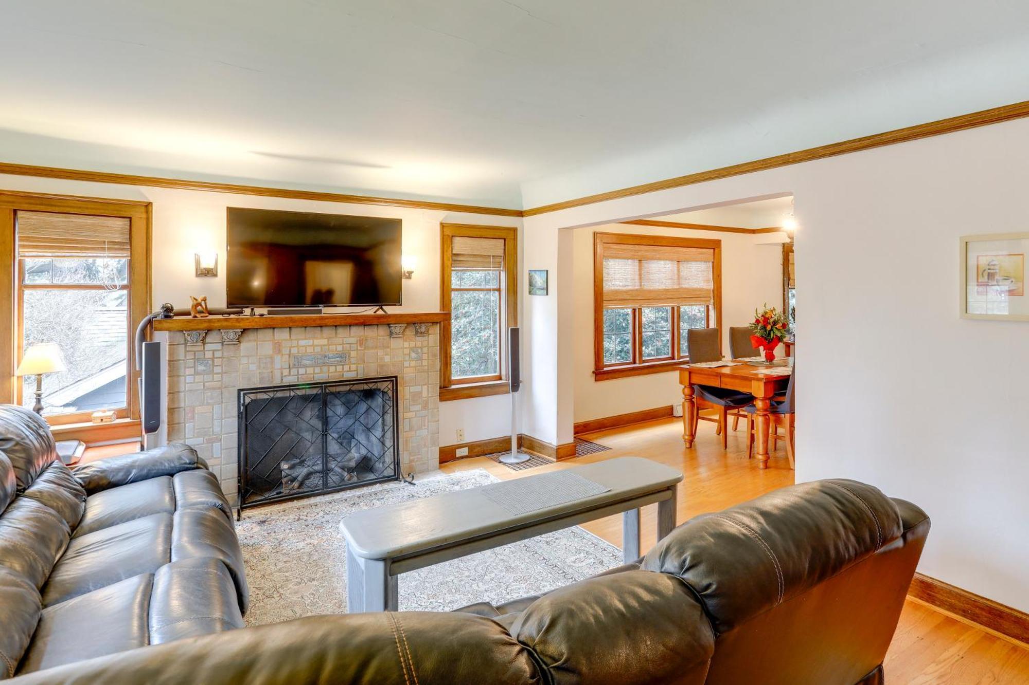 Charming Tudor-style Near Lake!